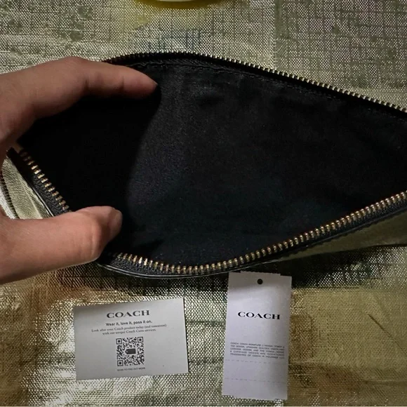 Coach Black Leather Wallet Sophisticated Design - Picture 5 of 6